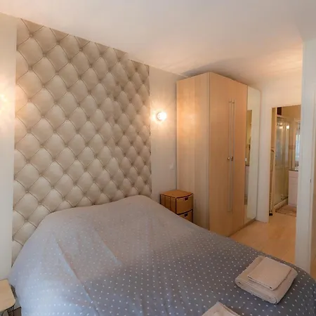 Апартаменты Parisian Romance Retreat Париж