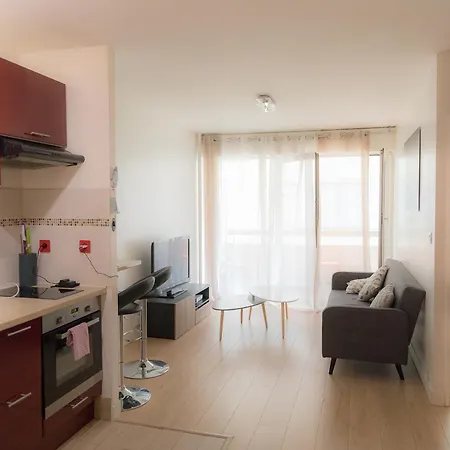 Parisian Romance Retreat Апартаменты